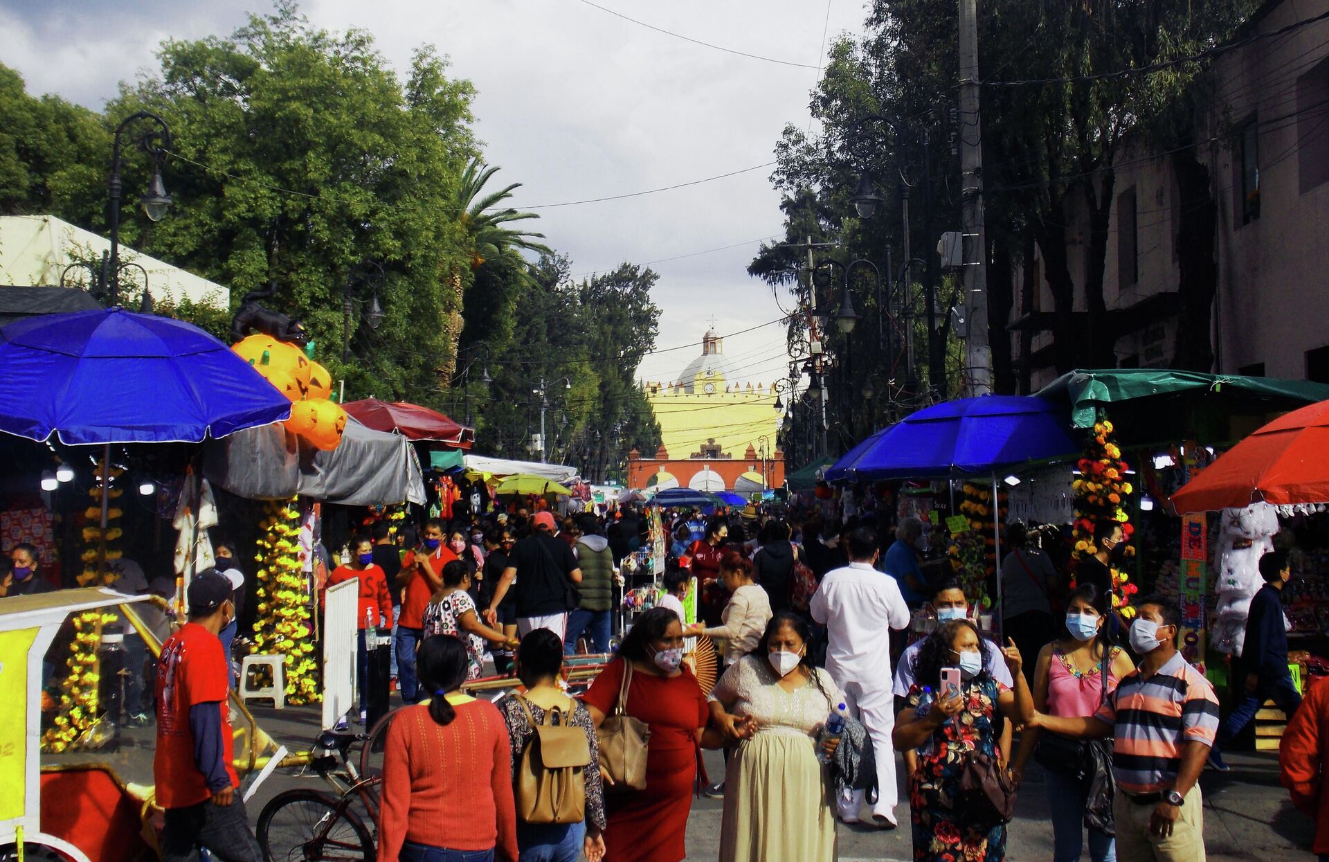 Festejo del Día de Muertos en Xochimilco, en la Ciudad de México Festejo del Día de Muertos en Xochimilco, en la Ciudad de México - Sputnik Mundo, 1920, 26.10.2021