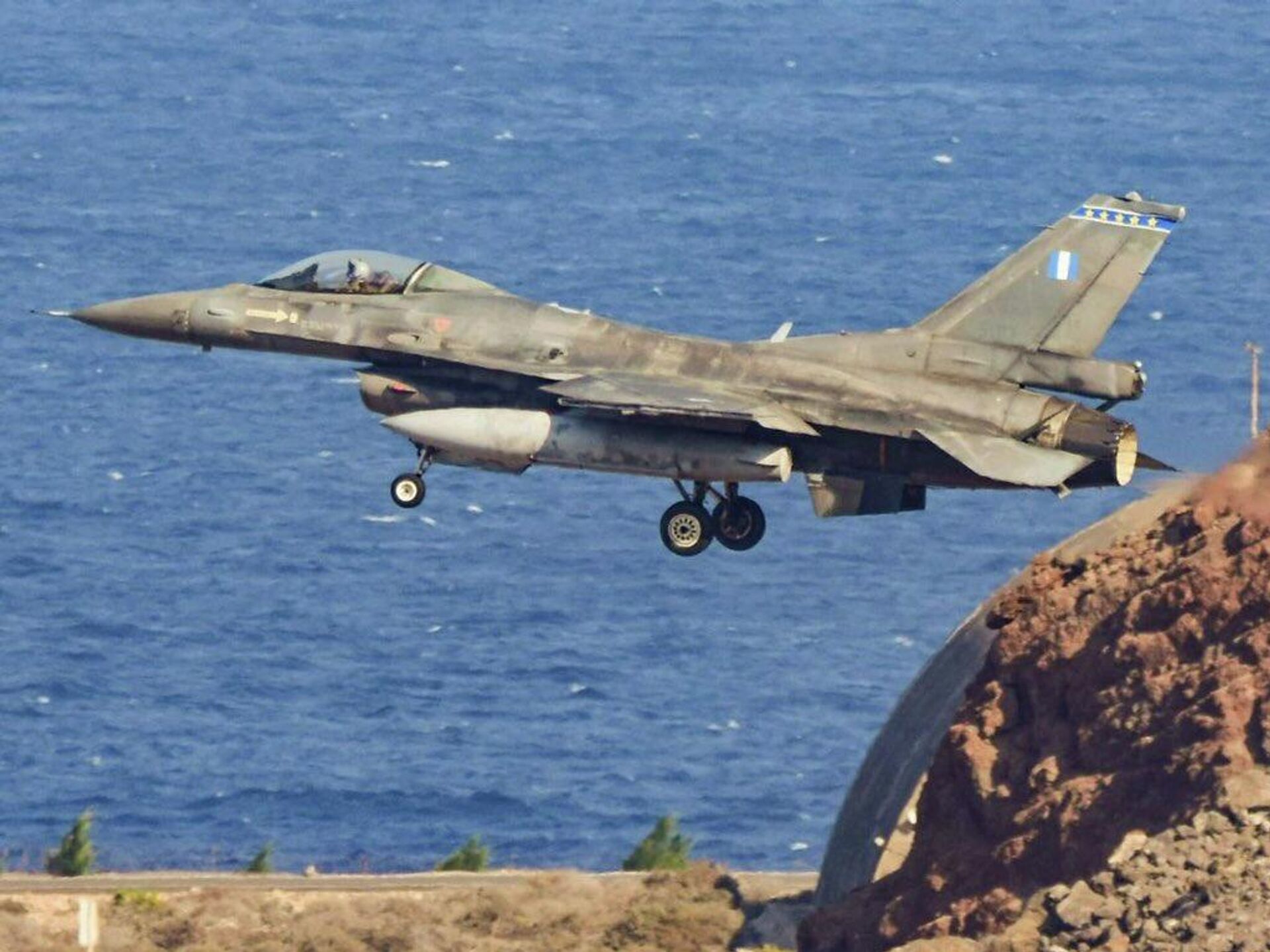 El F-16 es un caza polivalente monomotor desarrollado por la compañía estadounidense General Dynamics - Sputnik Mundo, 1920, 27.10.2021