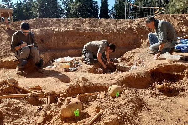 Excavación en una fosa común en Belchite, Zaragoza Excavación en una fosa común en Belchite, Zaragoza - Sputnik Mundo