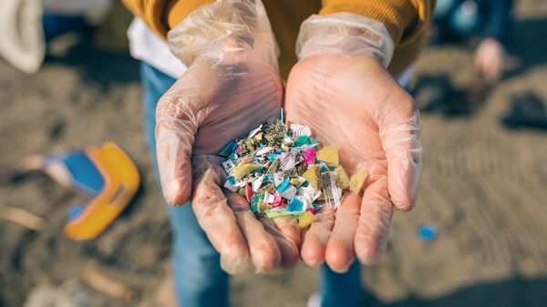 Muestra de microplásticos tomada por responsables de Captoplastic - Sputnik Mundo