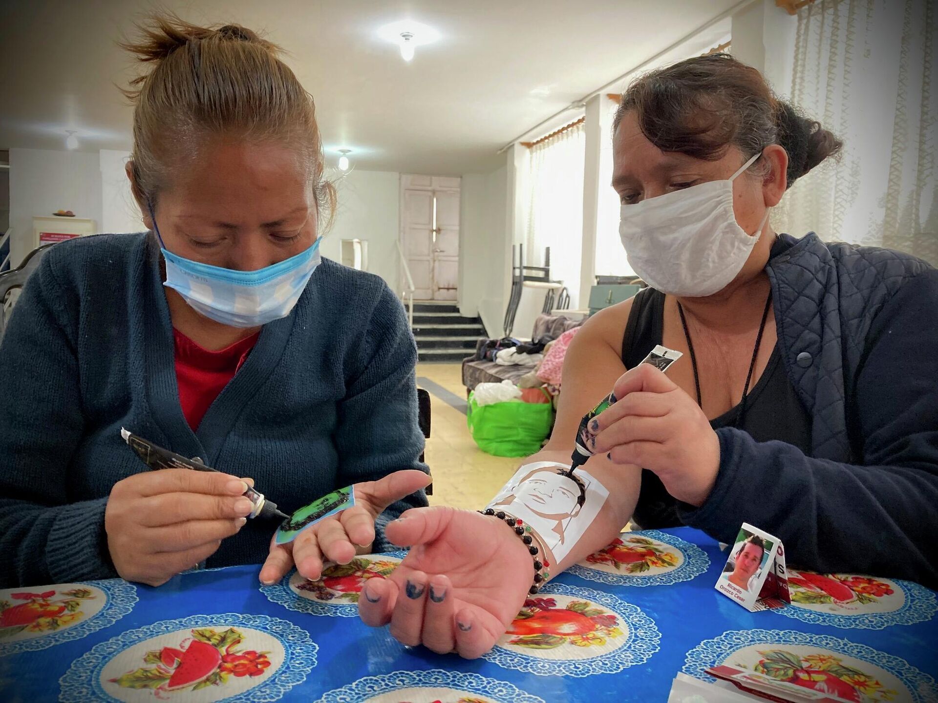 Taller de los tatuajes de la memoria con el Colectivo Uniendo Esperanzas del Estado de México - Sputnik Mundo, 1920, 28.10.2021