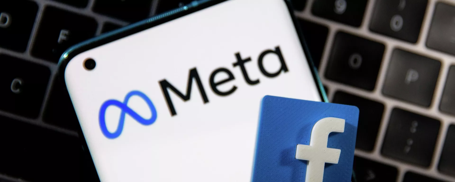 Los logos de Facebook y Meta Los logos de Facebook y Meta - Sputnik Mundo, 1920, 28.10.2021
