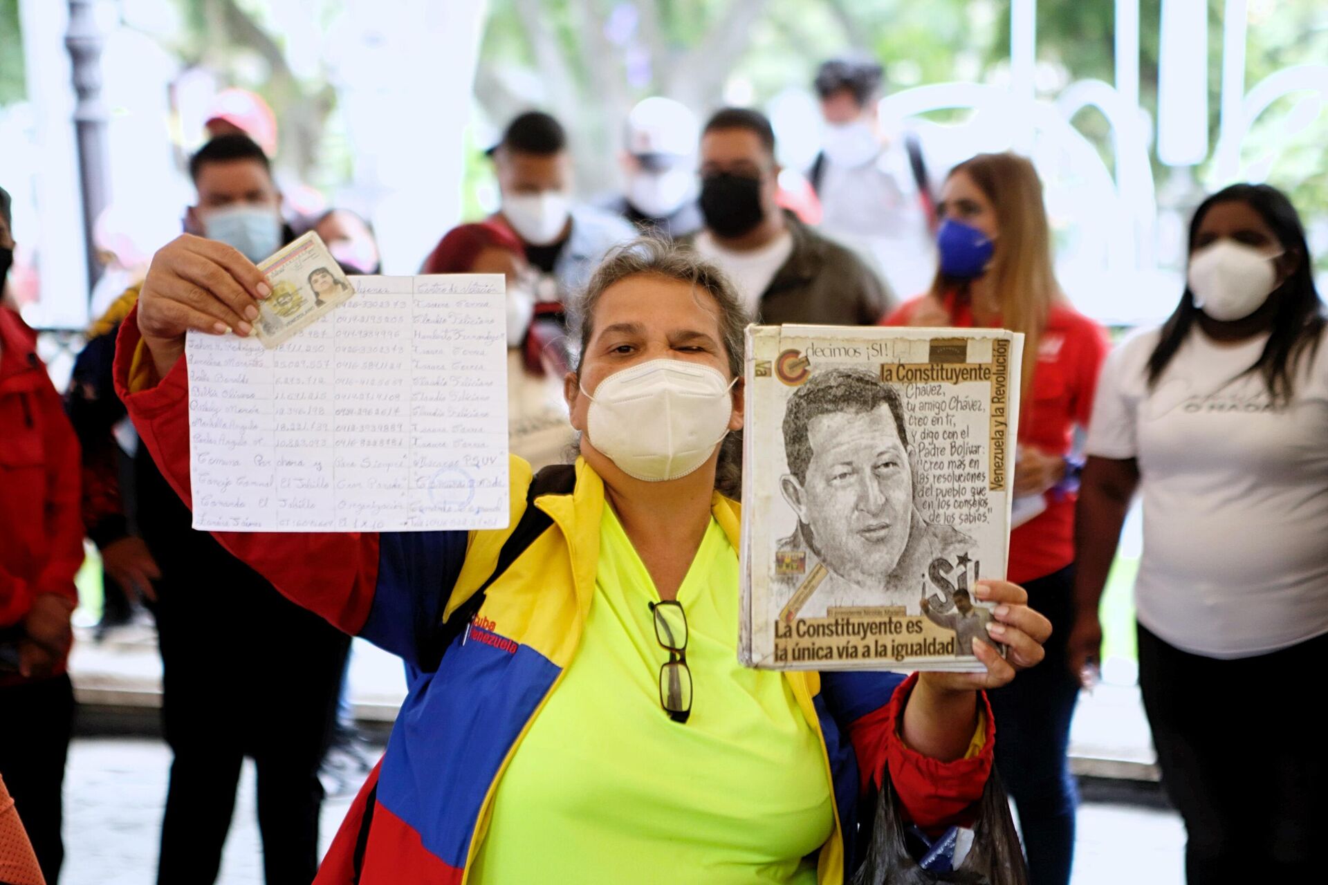 Sanaira Jaimes, militante del PSUV, luego de inscribir su planilla de potenciales votantes - Sputnik Mundo, 1920, 28.10.2021