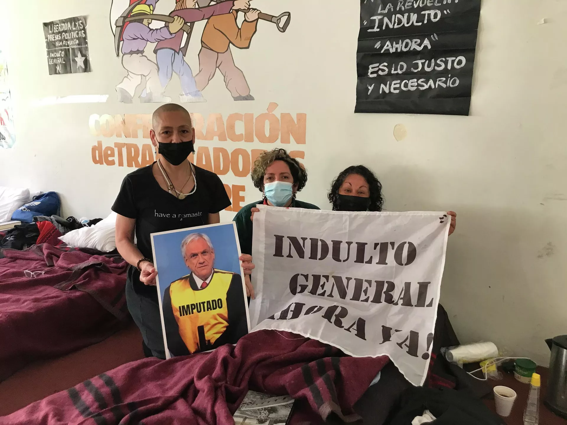 Familiares de presos de la revuelta chilena: Rose Marie (izq.), Andrea Fuentealba (centro), Veronica Verdugo (der.) Familiares de presos de la revuelta chilena: Rose Marie (izq.), Andrea Fuentealba (centro), Veronica Verdugo (der.) - Sputnik Mundo, 1920, 30.10.2021