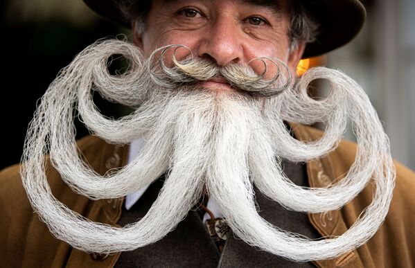 Un participante del Campeonato Alemán de Bigotes y Barbas. - Sputnik Mundo