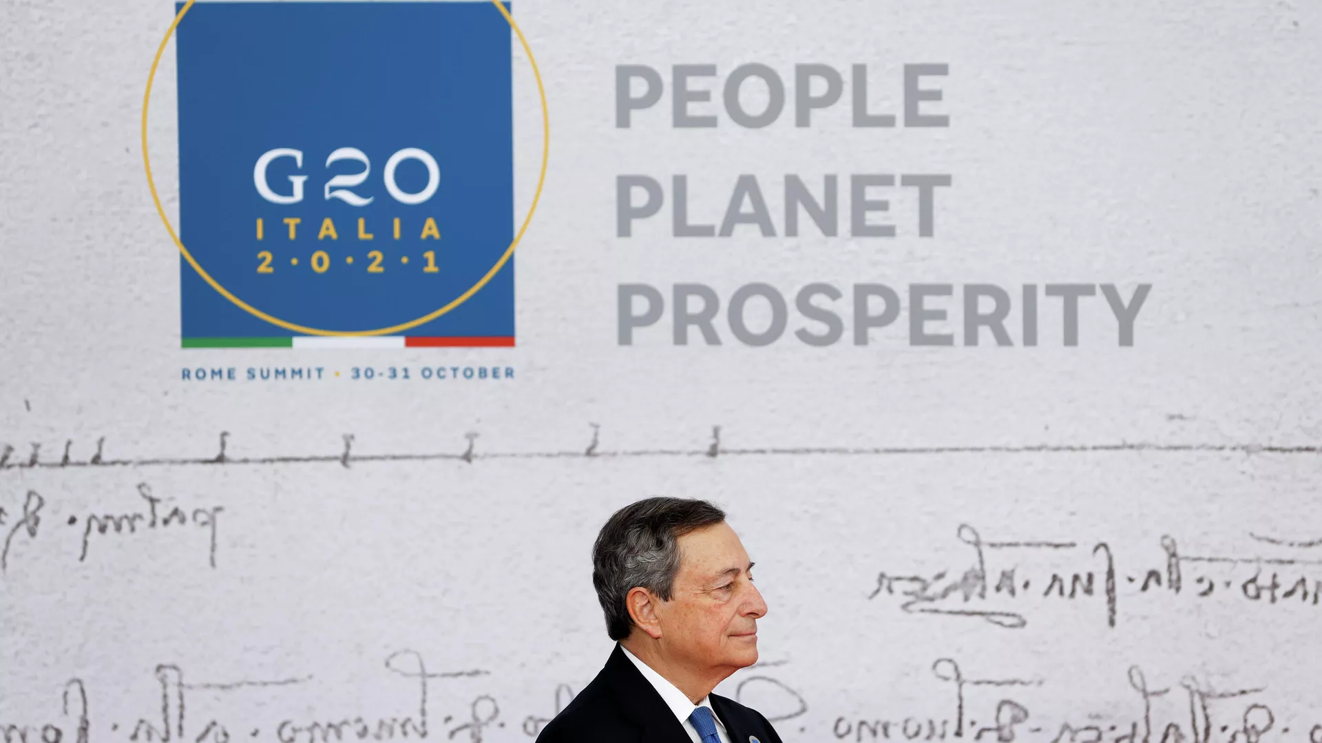 El primer ministro italiano Mario Draghi llega a la cumbre de líderes del G20 en Roma, Italia, el 30 de octubre de 2021
