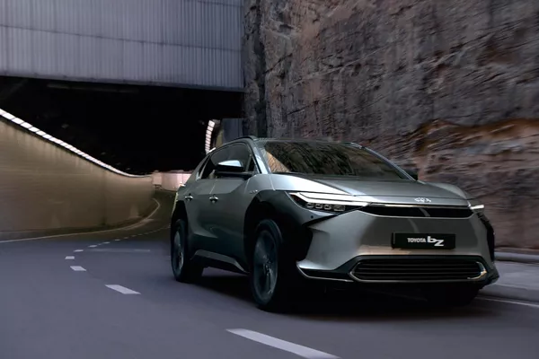 El bZ4X, el primer coche eléctrico de Toyota El bZ4X, el primer coche eléctrico de Toyota - Sputnik Mundo