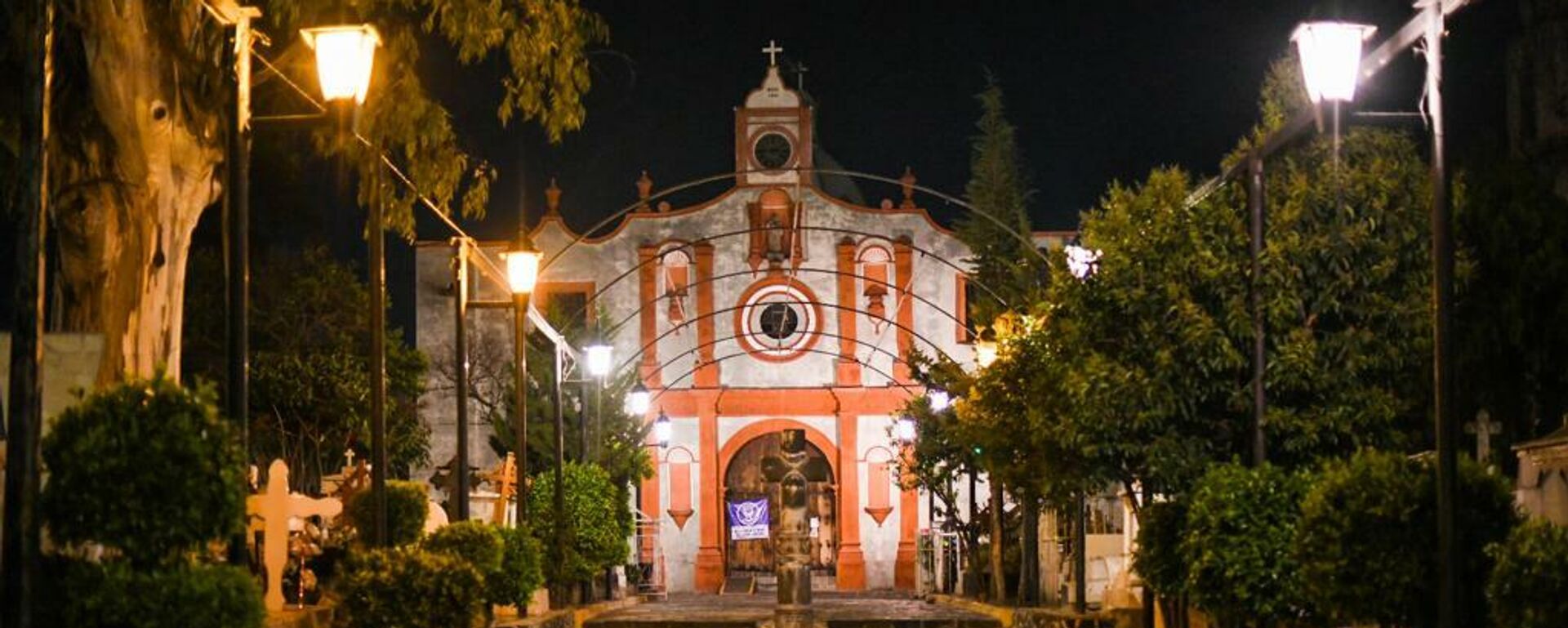 Cementerio de San Andrés Míxquic, Tláhuac, en la Ciudad de México - Sputnik Mundo, 1920, 01.11.2021