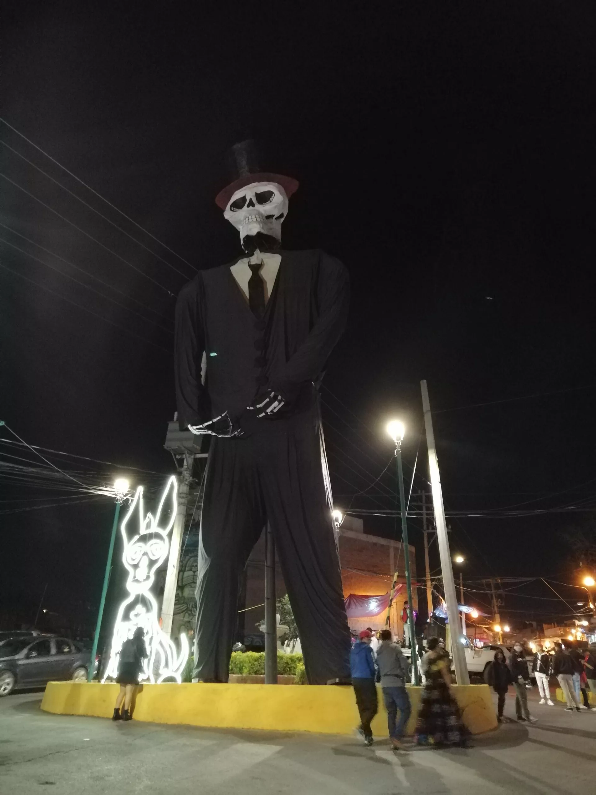 Una muerte monumental da la bienvenida a los viajeros en la entrada a Míxquic Una muerte monumental da la bienvenida a los viajeros en la entrada a Míxquic - Sputnik Mundo, 1920, 01.11.2021