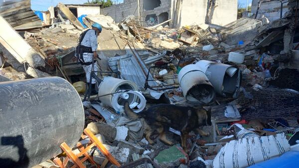 Elementos de la Guardia Nacional en operación de búsqueda de personas tras explosión en Puebla. - Sputnik Mundo