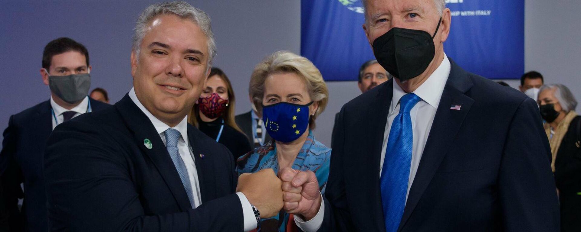 El presidente de Colombia, Iván Duque, y el presidente de EEUU, Joe Biden, en la 26 Conferencia de las Partes (COP26) de la Convención Marco de las Naciones Unidas sobre el Cambio Climático en Glasgow. - Sputnik Mundo, 1920, 18.03.2022