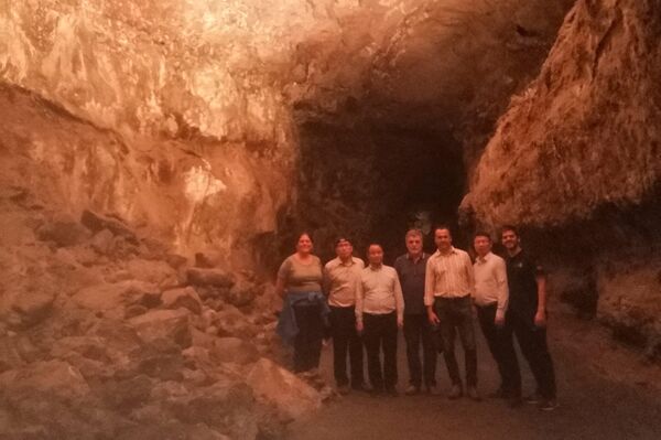 Interior de tubos de lava en la Tierra Interior de tubos de lava en la Tierra - Sputnik Mundo