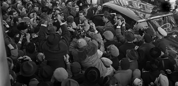 La boda entre Tereshkova y Nikolaev despertó la curiosidad no solo de los ciudadanos soviéticos, sino también de numerosas personas alrededor del globo. La boda entre Tereshkova y Nikolaev despertó la curiosidad no solo de los ciudadanos soviéticos, sino también de numerosas personas alrededor del globo. - Sputnik Mundo