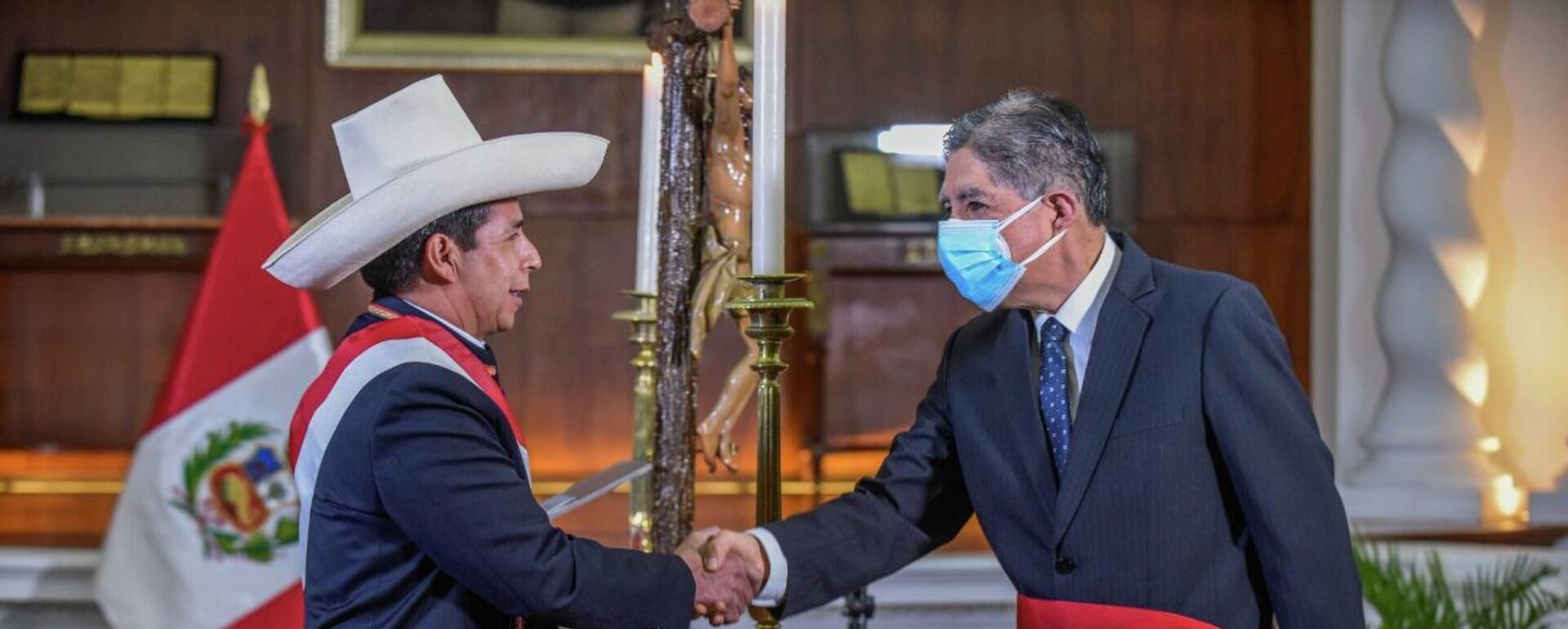 El presidente de Perú, Pedro Castillo, y el nuevo ministro del Interior peruano, abogado Avelino Guillén - Sputnik Mundo, 1920, 04.11.2021
