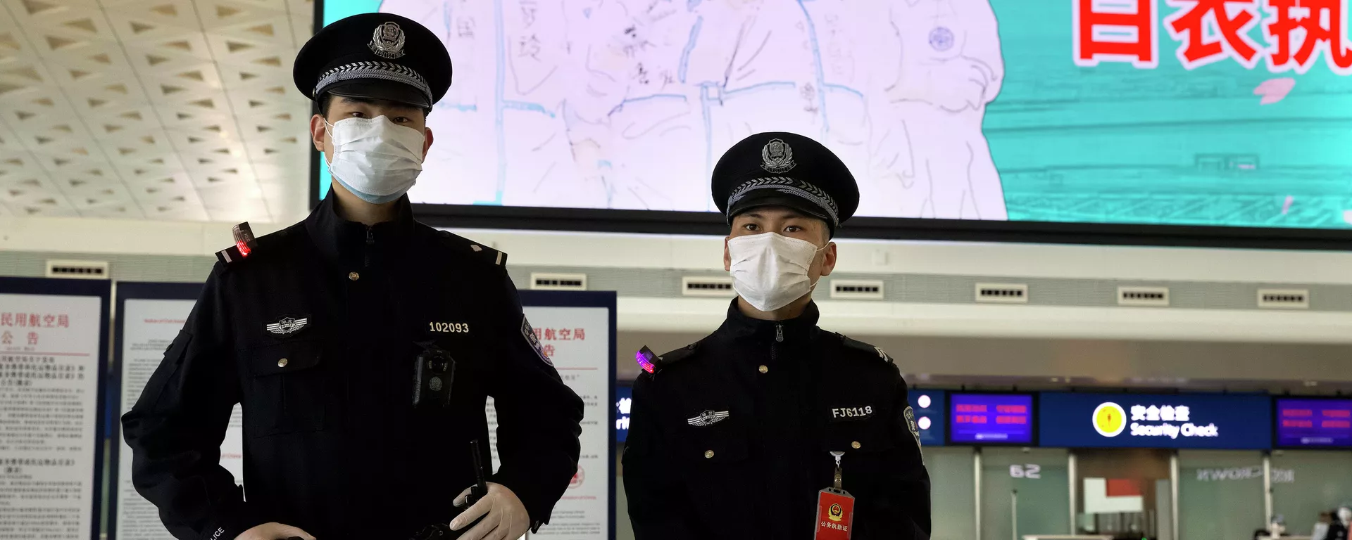 Agentes de la Policía en el Aeropuerto Internacional de Wuhan (China) Agentes de la Policía en el Aeropuerto Internacional de Wuhan (China) - Sputnik Mundo, 1920, 05.11.2021