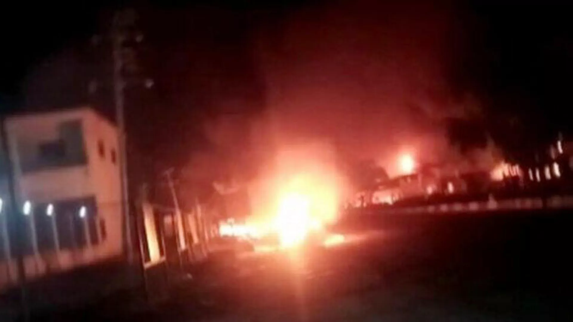 La explosión de un camión cisterna con combustible en Freetown (Sierra Leona), el 5 de noviembre del 2021 La explosión de un camión cisterna con combustible en Freetown (Sierra Leona), el 5 de noviembre del 2021 - Sputnik Mundo, 1920, 06.11.2021