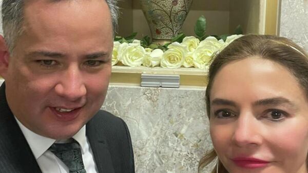 Santiago Nieto y Carla Humphrey - Sputnik Mundo