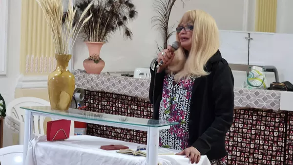 Jacqueline Chanel, pastora trans de la iglesia evangélica Séfora, de Sao Paulo, dirigida especialmente al colectivo LGTBIQIA+ - Sputnik Mundo