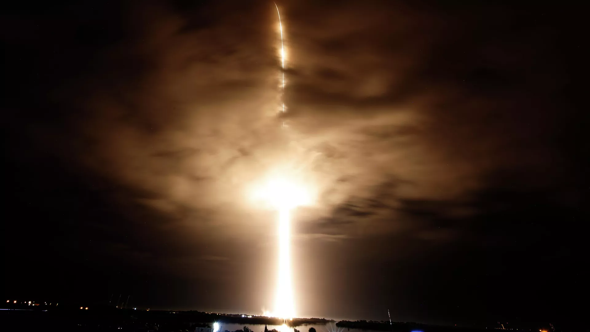 Una nave Dragon con cuatro astronautas emprende el viaje a la EEI - Sputnik Mundo, 1920, 11.11.2021