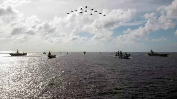 Foto publicada por el Comando Indo-Pacífico de EE. UU. Operación conjunta Reino Unido, Estados Unidos y Japón en el Mar de Filipinas. Octubre 2021 - Sputnik Mundo