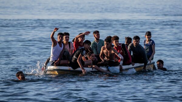 Migrantes en el mar Mediterráneo  - Sputnik Mundo