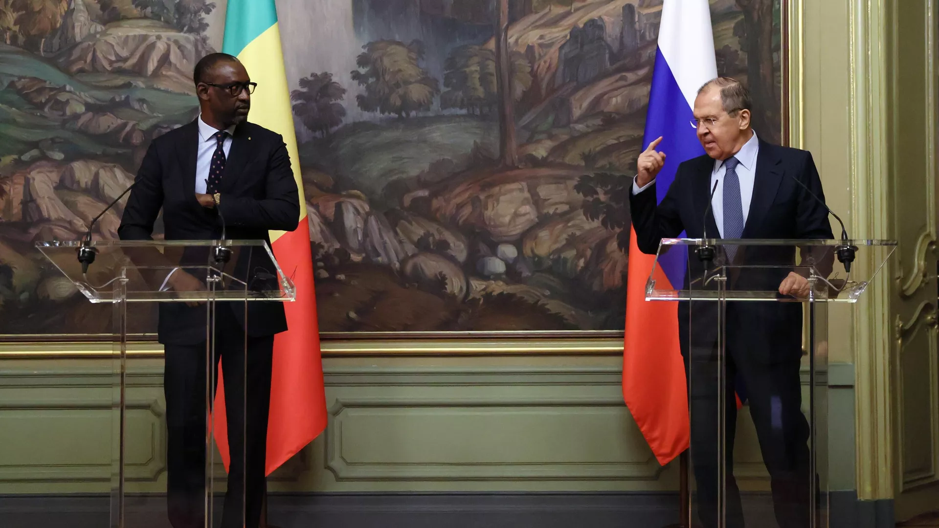 El canciller de Malí, Abdoulaye Diop, con su homólogo ruso, Serguéi Lavrov