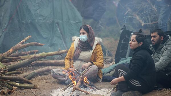 Migrantes en la frontera entre Bielorrusia y Polonia - Sputnik Mundo