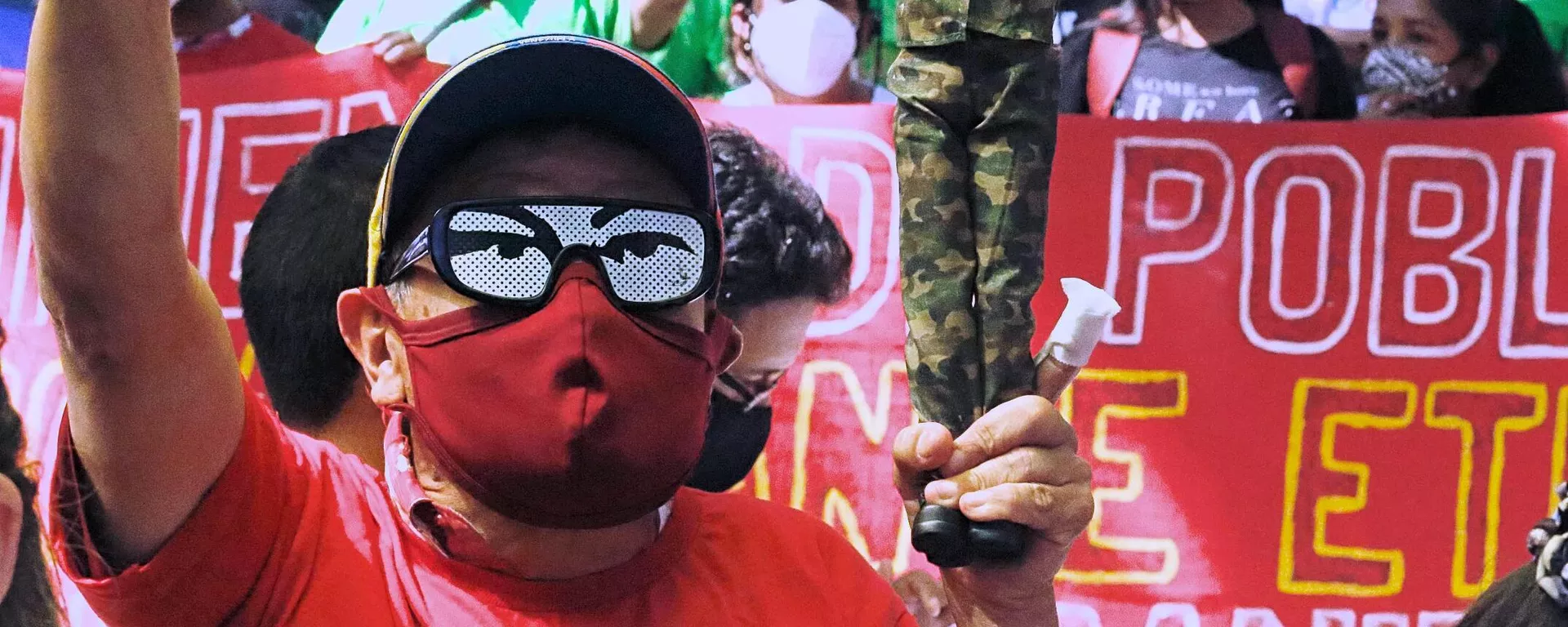 Militante chavista participa de una asamblea durante la campaña electoral de Venezuela Militante chavista participa de una asamblea durante la campaña electoral de Venezuela - Sputnik Mundo, 1920, 13.11.2021