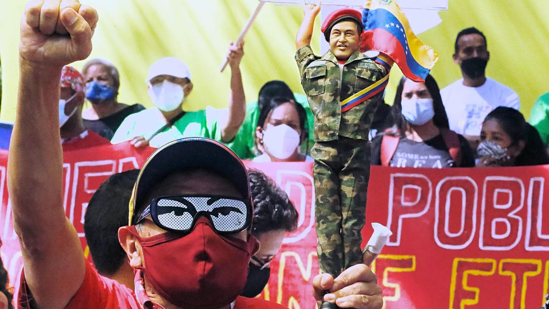 Militante chavista participa de una asamblea durante la campaña electoral de Venezuela