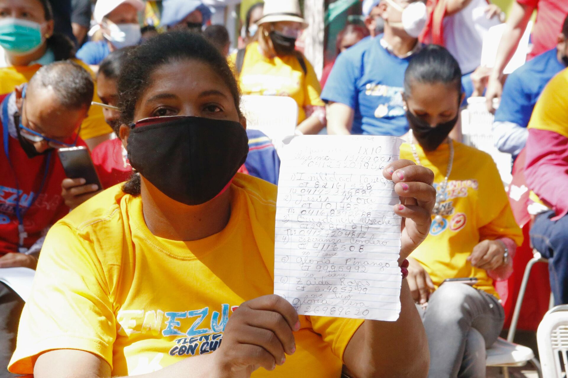 Mujer muestra su 1 x 10 durante una asamblea con la dirigencia chavista - Sputnik Mundo, 1920, 13.11.2021
