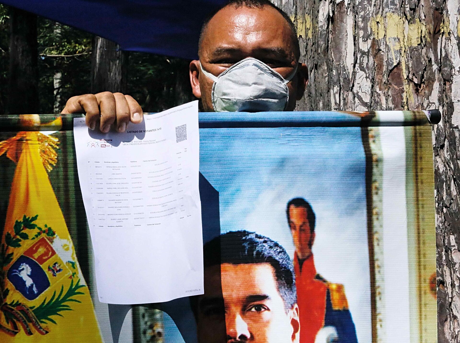Militante chavista con su listado de votantes conocido como 1 x 10 - Sputnik Mundo, 1920, 13.11.2021