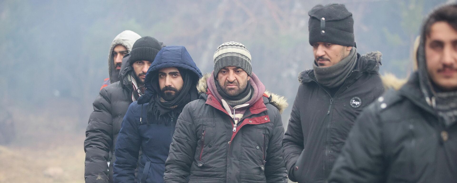 Migrantes en la frontera bielorruso-polaca - Sputnik Mundo, 1920, 13.11.2021