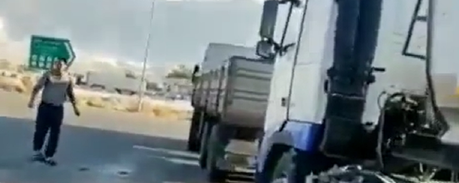 Camiones 'bailando' en plena carretera, captura de pantalla - Sputnik Mundo, 1920, 14.11.2021