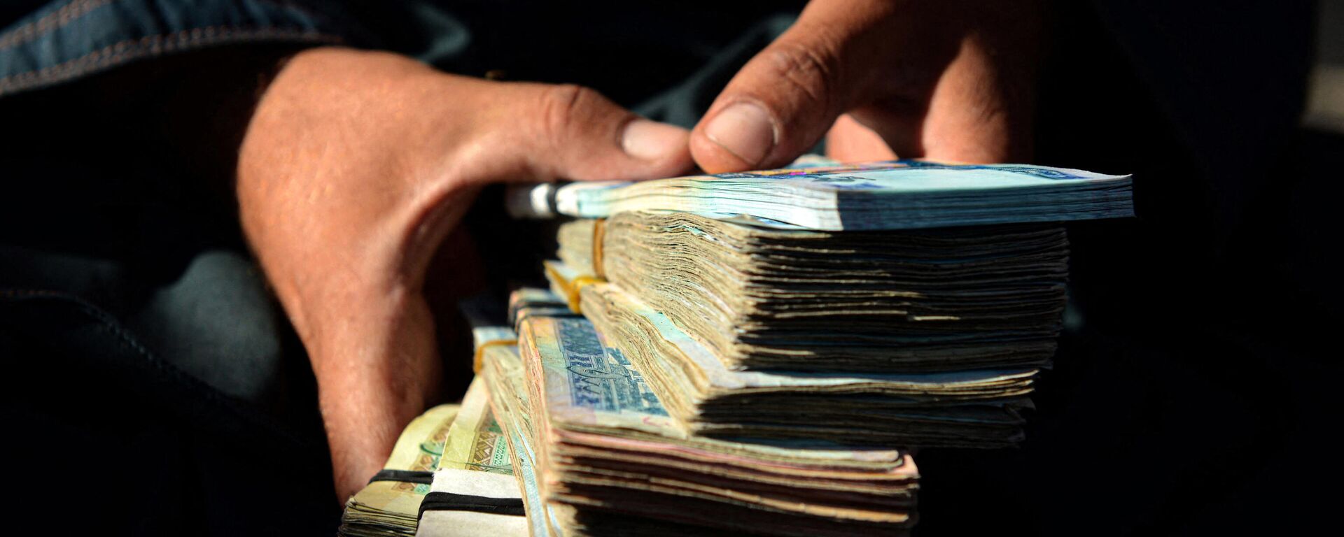 Billetes de afgani, moneda de Afganistán - Sputnik Mundo, 1920, 03.10.2022