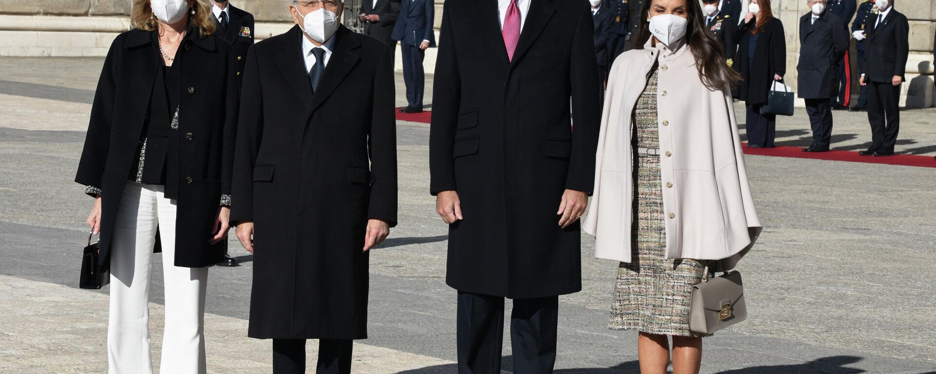 El presidente de Italia, Sergio Mattarella, y su hija, Laura Mattarella, junto a los reyes de España, Felipe VI y doña Letizia - Sputnik Mundo, 1920, 16.11.2021