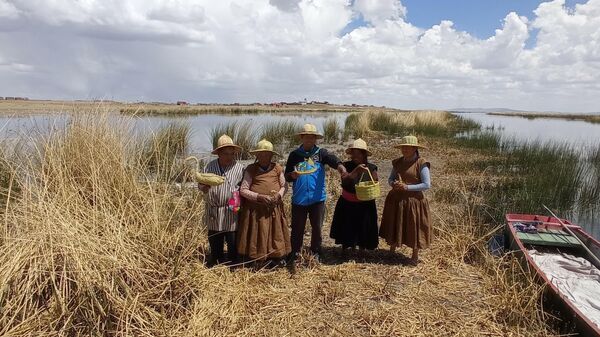 Indígenas de la comunidad uru en el lago Titicaca - Sputnik Mundo