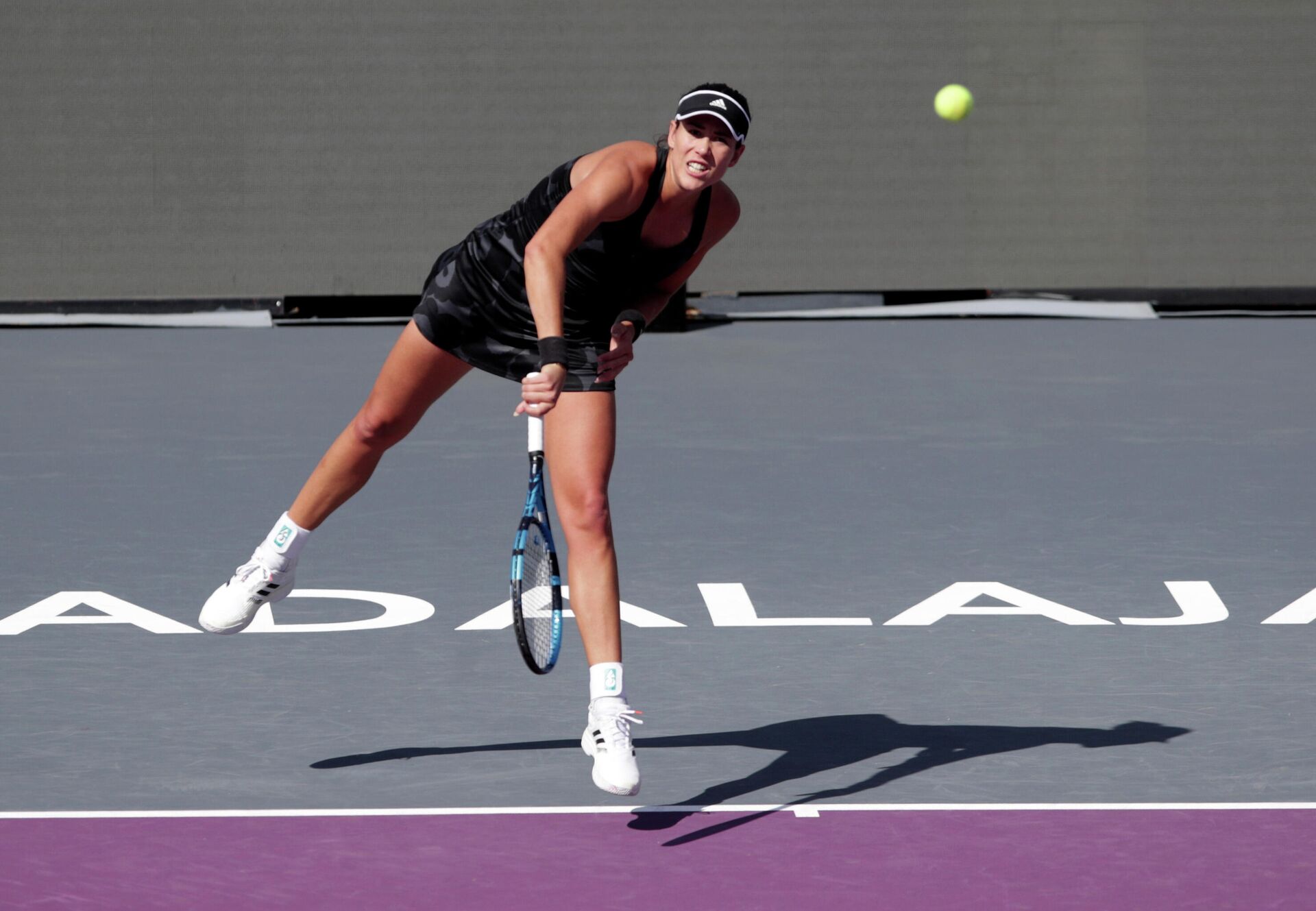Garbiñe Muguruza durante el partido de semifinales del Torneo de Maestras ante Paula Badosa (Guadalajara, México) - Sputnik Mundo, 1920, 17.11.2021