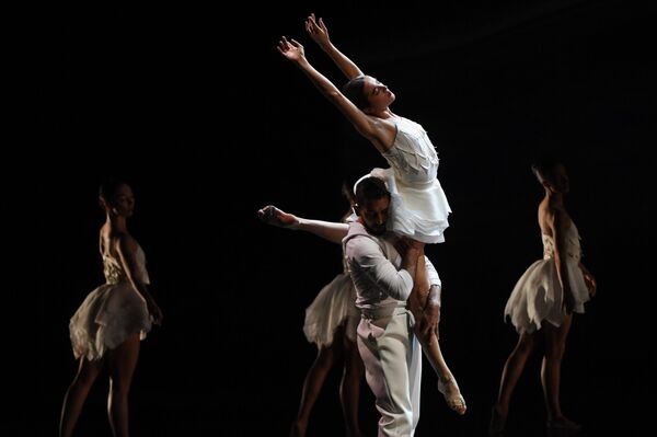 El ballet &#x27;El lago de los cisnes&#x27; de Angelin Preljocaj - Sputnik Mundo
