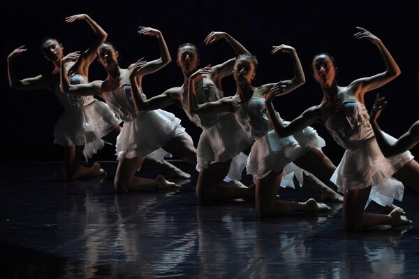 El ballet &#x27;El lago de los cisnes&#x27; de Angelin Preljocaj - Sputnik Mundo