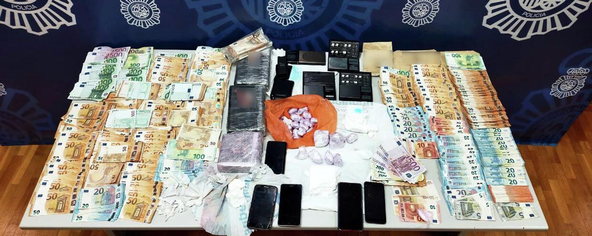 Alijo de drogas y dinero intervenido por la Policía Nacional en Elche - Sputnik Mundo, 1920, 18.11.2021