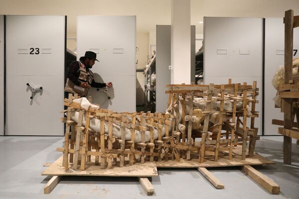 En un pasado lejano, la zona estaba ocupada por un gran lago poco profundo llamado Xaltocan, y los mamuts se alimentaban de los juncos que crecían en sus orillas. Algunos de ellos cayeron en trampas naturales de barro y murieron. - Sputnik Mundo