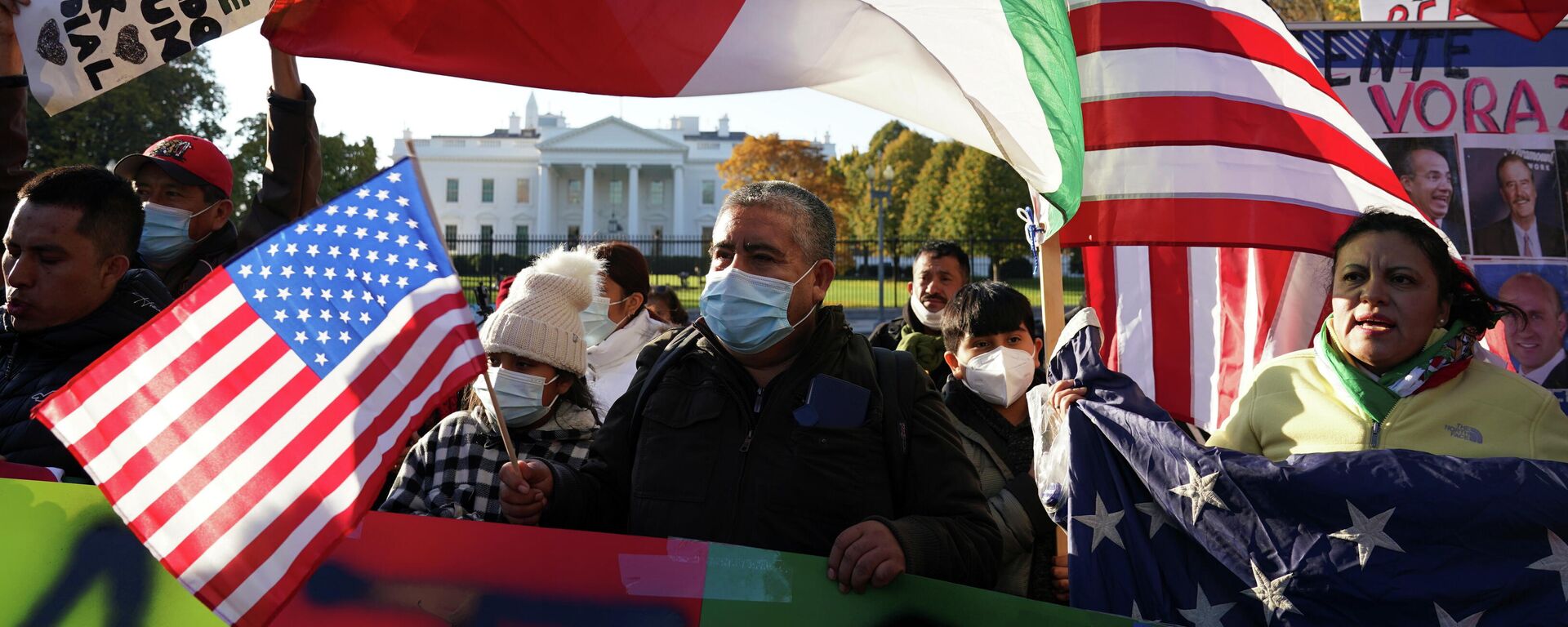 Los migrantes mexicanos esperan la visita del presidente de México, Andrés Manuel López Obrador, a Washington - Sputnik Mundo, 1920, 03.12.2021