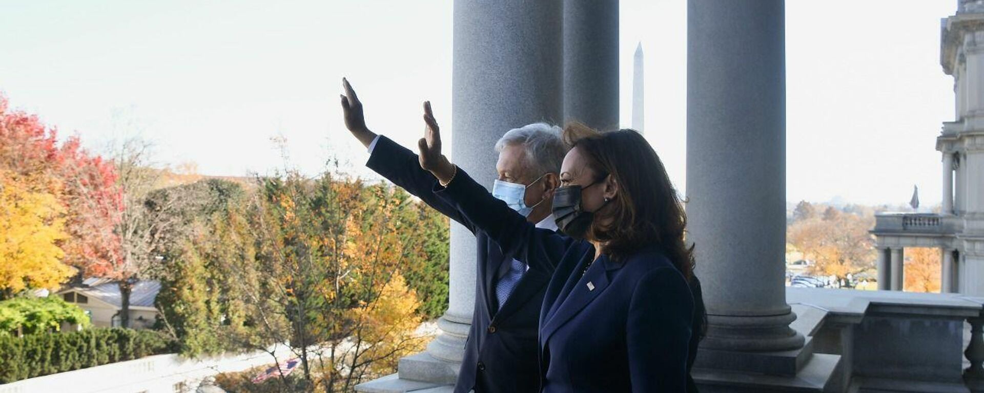 El presidente de México, Andrés Manuel López Obrador, y la vicepresidenta de EEUU, Kamala Harris - Sputnik Mundo, 1920, 18.11.2021