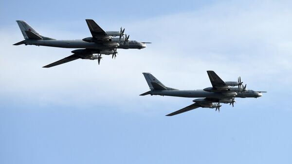 Dos bombarderos estratégicos rusos Tu-95MS - Sputnik Mundo