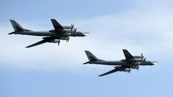 Dos portamisiles estratégicos rusos Tu-95MS - Sputnik Mundo