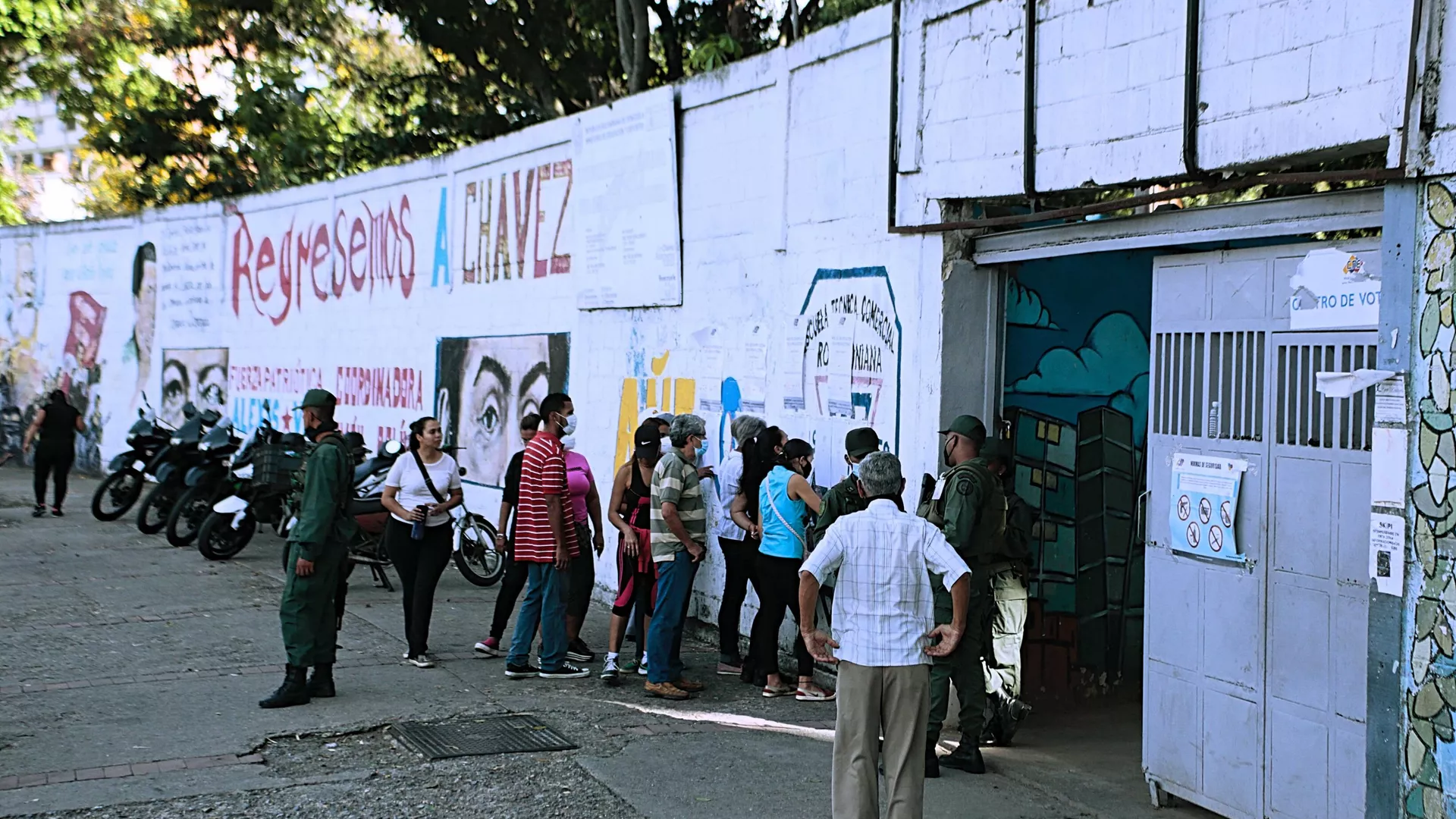 Centro electoral ubicado en el histórico barrio 23 de Enero, en Caracas Centro electoral ubicado en el histórico barrio 23 de Enero, en Caracas - Sputnik Mundo, 1920, 22.11.2021
