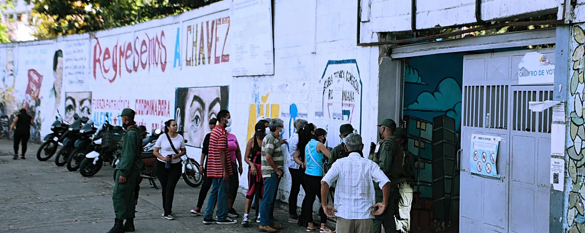 Centro electoral ubicado en el histórico barrio 23 de Enero, en Caracas Centro electoral ubicado en el histórico barrio 23 de Enero, en Caracas - Sputnik Mundo, 1920, 22.11.2021