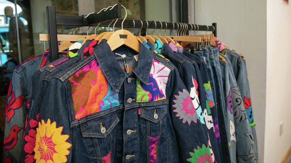 Chamarras diseñadas por Levi's México - Sputnik Mundo