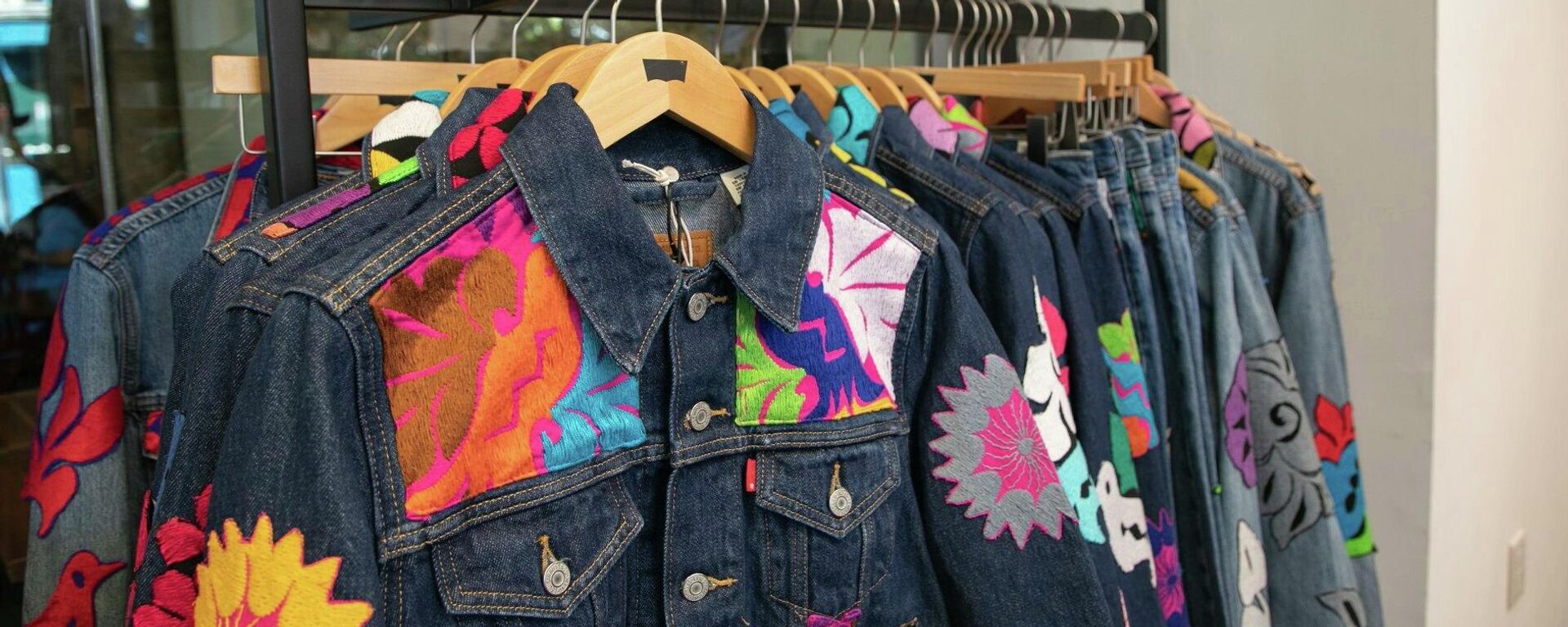 Chamarras diseñadas por Levi's México - Sputnik Mundo, 1920, 22.11.2021