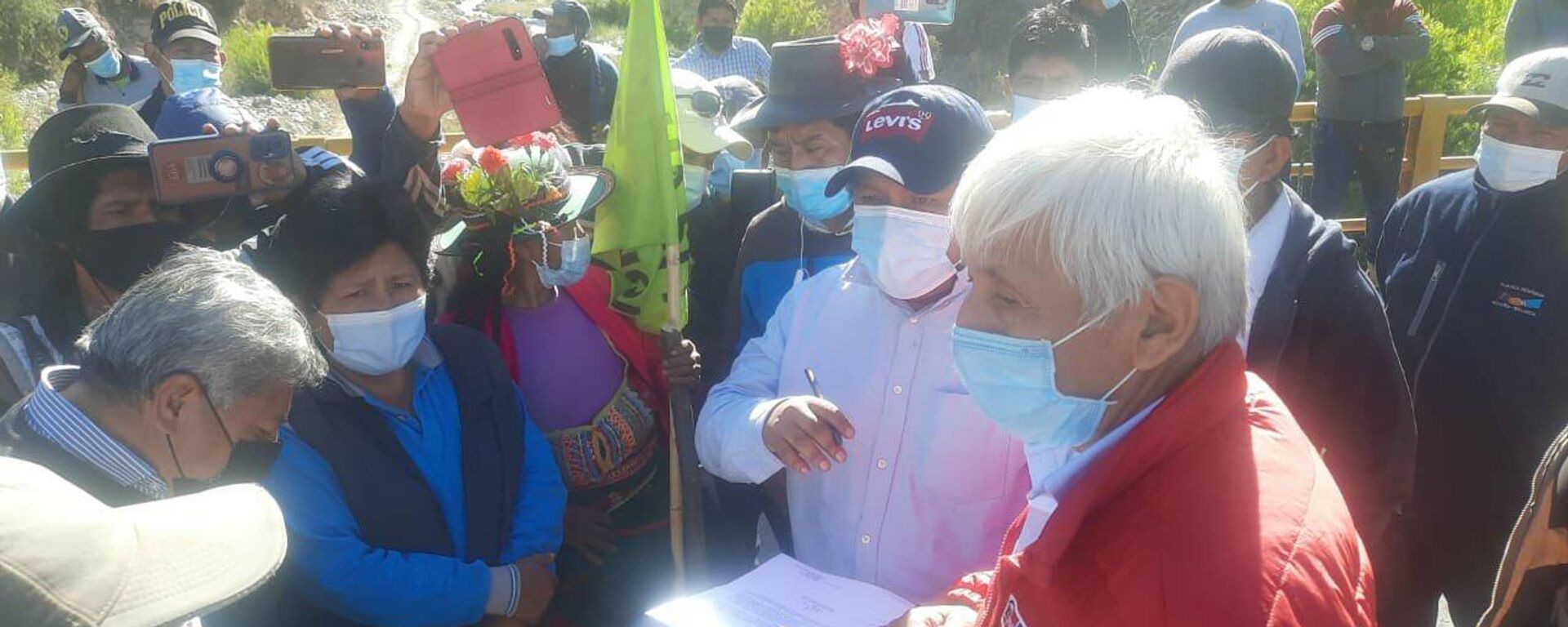 Ministro de Energía y Minas de Perú, Eduardo González, en la comunidad de Tumilaca  - Sputnik Mundo, 1920, 22.11.2021